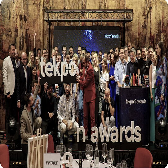 Ein Gruppenfoto von den Tekpon Awards Tekpon Awards Event